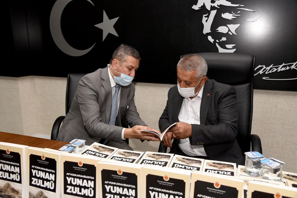 Afyonkarahisar Belediye Başkanı Mehmet Zeybek'in destekleriyle, araştırmacı yazar Yusuf İlgar tarafından kaleme alınan "Afyonkarahisar'da Yunan Zulmü" isimli kitabın tanıtımı yapıldı.