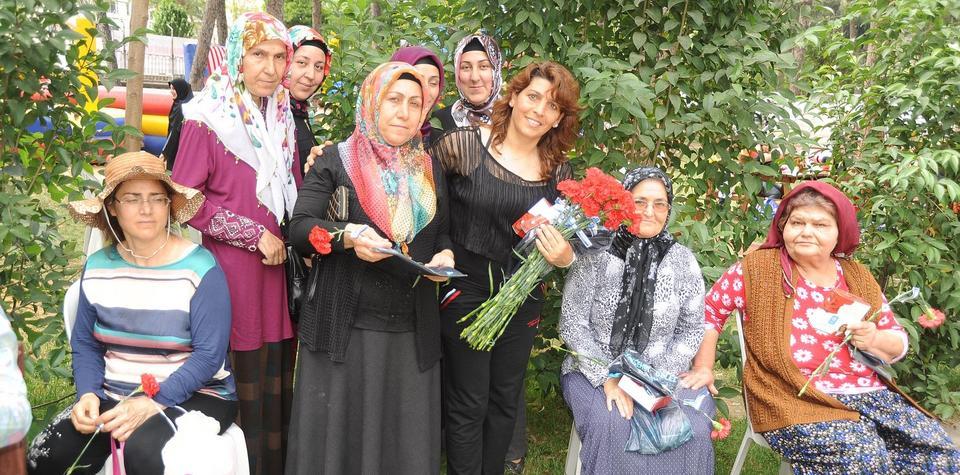 Aydın Büyükşehir Belediyesi Kültür Merkezleri “Anneler Günü Şenliği” etkinliği gerçekleştirdi.
