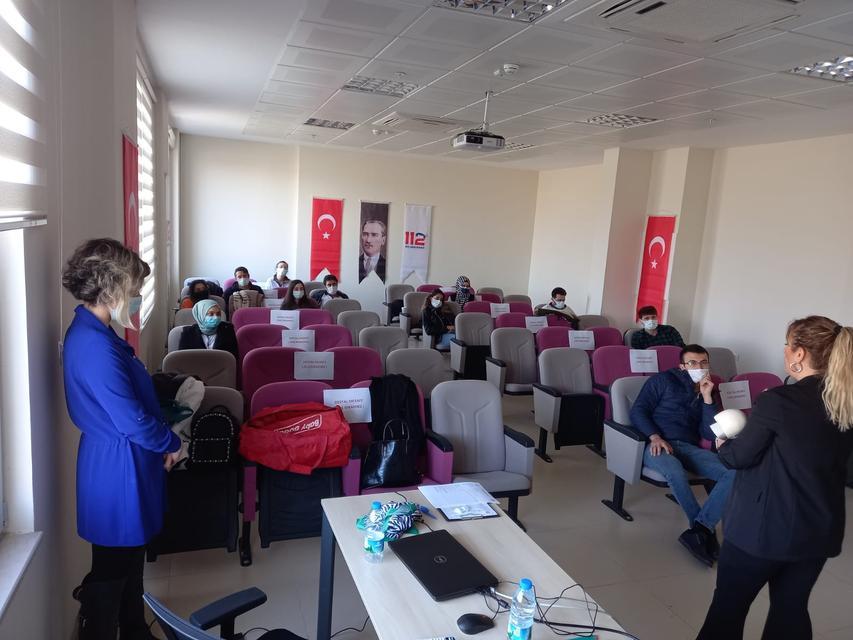 Aydın'da açılacak 112 Acil Çağrı Merkezi çalışanlarına hizmet içi eğitim verildi. ( Aydın Valiliği - Anadolu Ajansı )