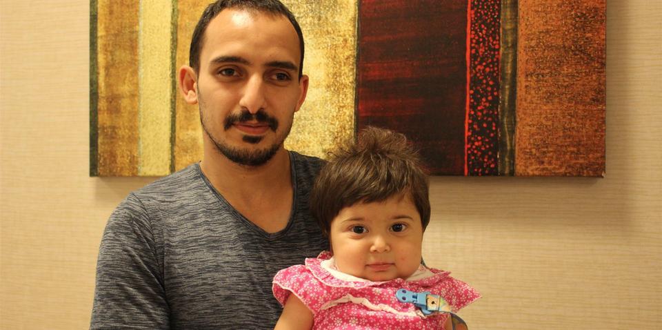 2 yaşındaki Azra Sağır'a ilki 6 aylıkken babası Veli Sağır'dan, diğeri ise organ reddi gelişmesi üzerine 22 aylıkken dayısı Enes Ünlü'den (29) olmak üzere iki kez karaciğer dokusu nakli yapıldı.