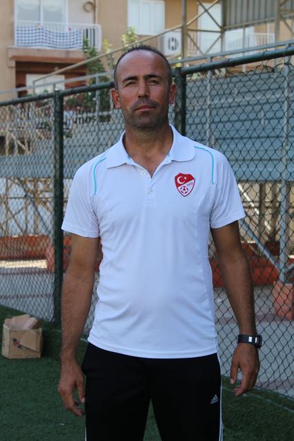 Merkez Yeniköyspor Antrenörü Şakir Konyalı
