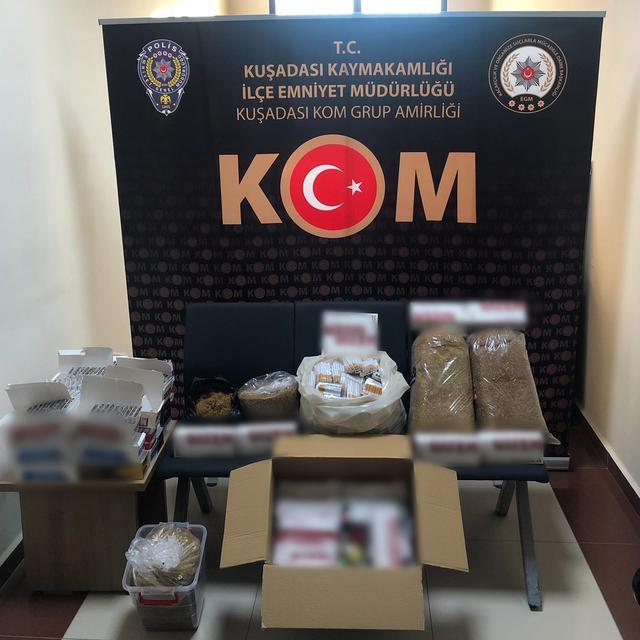 Aydın'ın Kuşadası ilçesinde 3 iş yeri sahibi hakkında kaçak tütün satışı yaptıkları iddiasıyla yasal işlem başlatıldı. ( Kuşadası İlçe Emniyet Müdürlüğü - Anadolu Ajansı )