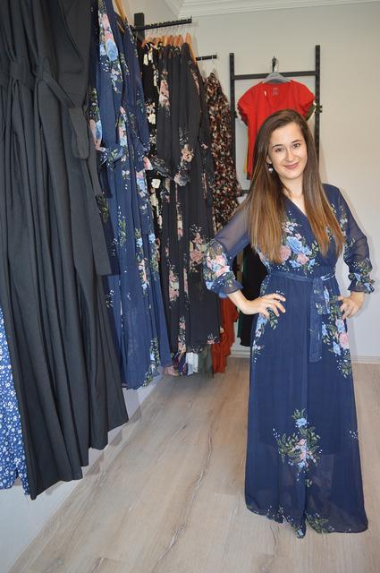 Çineli Hanife Önel ve Volkan Önel çiftine ait bay-bayan giyim mağazası Moda Ahsen ilçe halkına hizmet vermeye başladı.