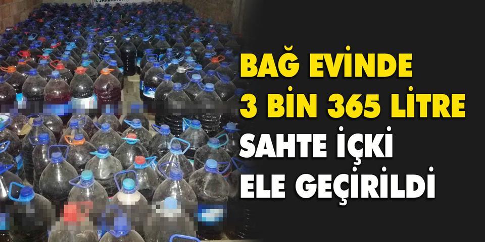 Manisa'nın Yunus Emre ilçesinde, jandarma tarafından düzenlenen operasyonda 3 bin 365 litre sahte şarap ele geçirildi,1 kişi gözaltına alındı.
