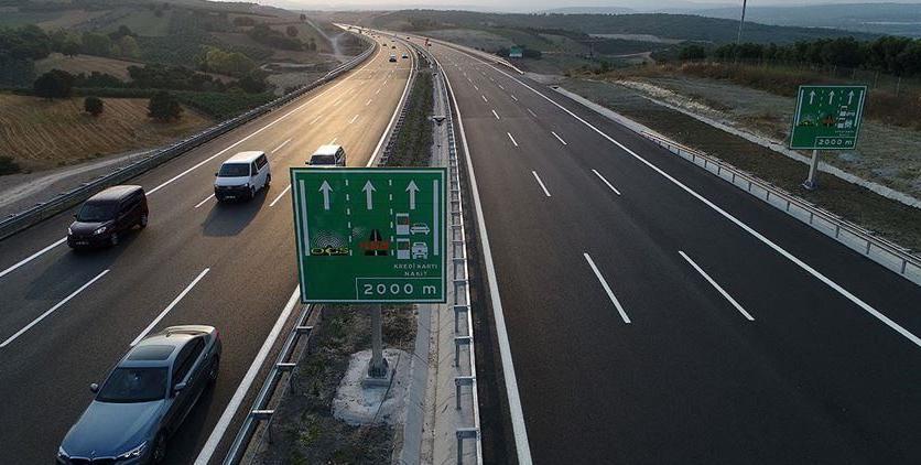 Ulaştırma ve Altyapı Bakanı Turhan, İstanbul-İzmir arasını 3,5 saate düşüren otoyoldan, Osmangazi Köprüsü'nün açılışından bugüne kadar 35 milyon otomobil eşdeğeri aracın geçtiğini söyledi.