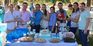 Su Kafe Park’ta yapılan Yiğit’in ilk doğum günü partisinde Dönmez ailesini, dost ve arkadaşları yalnız bırakmadı.