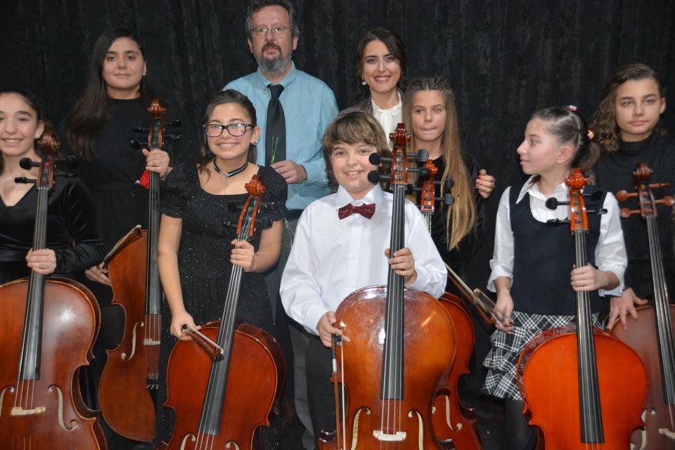Adnan Menderes Üniversitesi (ADÜ) Devlet Konservatuvarı Müzik ve Bale Ortaokulu Dönem Sonu Konseri, Kuşadası Erkan Yücel Sahnesi’nde gerçekleşti.