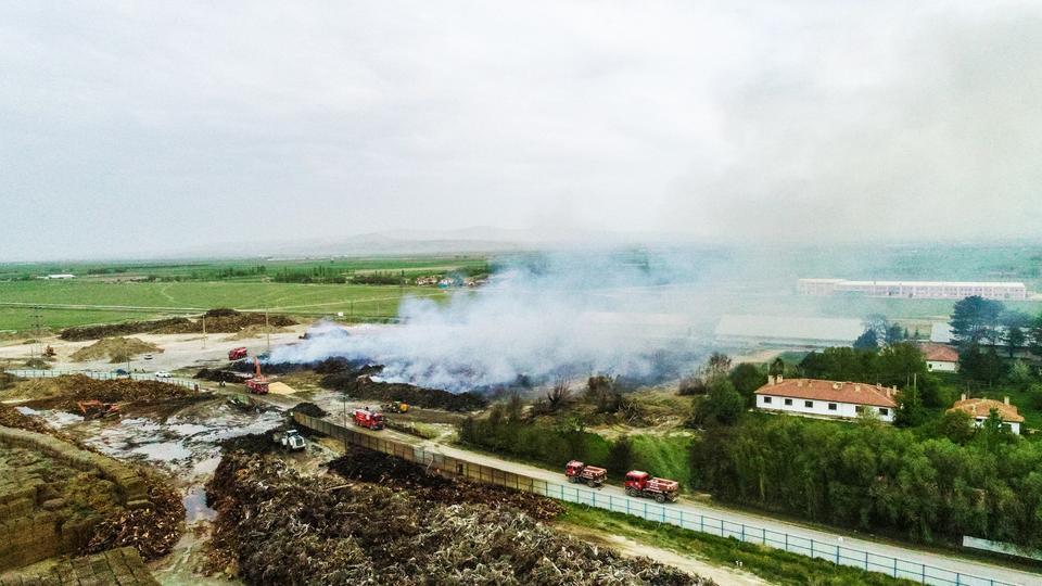 Afyonkarahisar'ın Çay ilçesinde, biyokütle enerji santralinde çıkan yangın kontrol altına alındı. ( Arif Yavuz - Anadolu Ajansı )