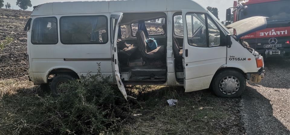 Manisa'nın Kula ilçesinde, devrilen minibüsteki 5 kişi yaralandı. Yaralanan sürücü ile yolcular, 112 Acil Servis ekiplerince Kula Devlet Hastanesine kaldırıldı.   ( Kamil Altıparmak - Anadolu Ajansı )