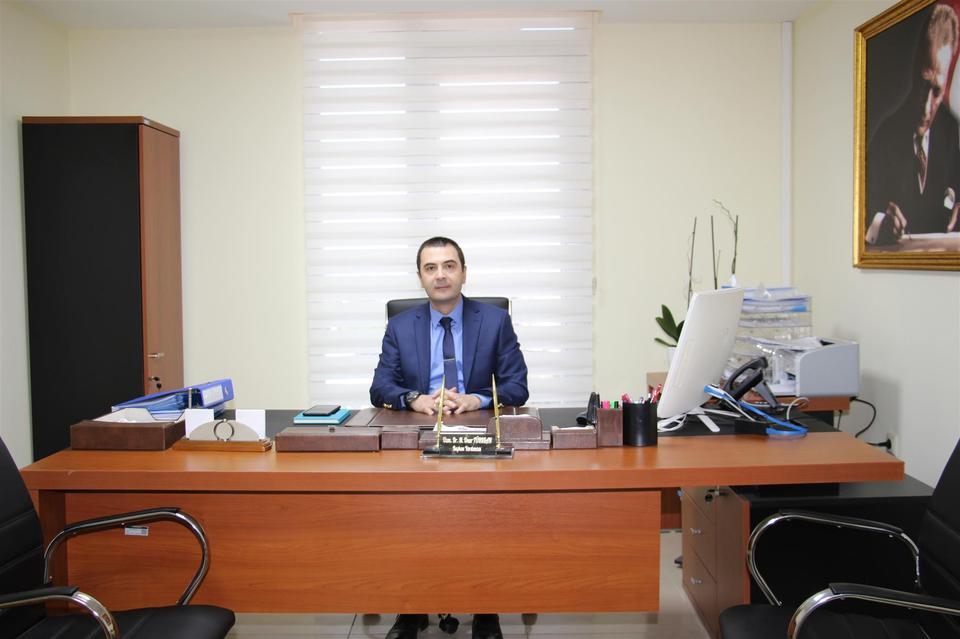Aydın Devlet Hastanesi Başhekimi Refik Kunt’tan sonra vekaleten Başhekimlik görevini yürüten Opr. Dr. Kamil Kayahan’ın yerine, yine vekaleten Radyoloji Uzmanı Dr. Mustafa Onur Türkkan atandı.