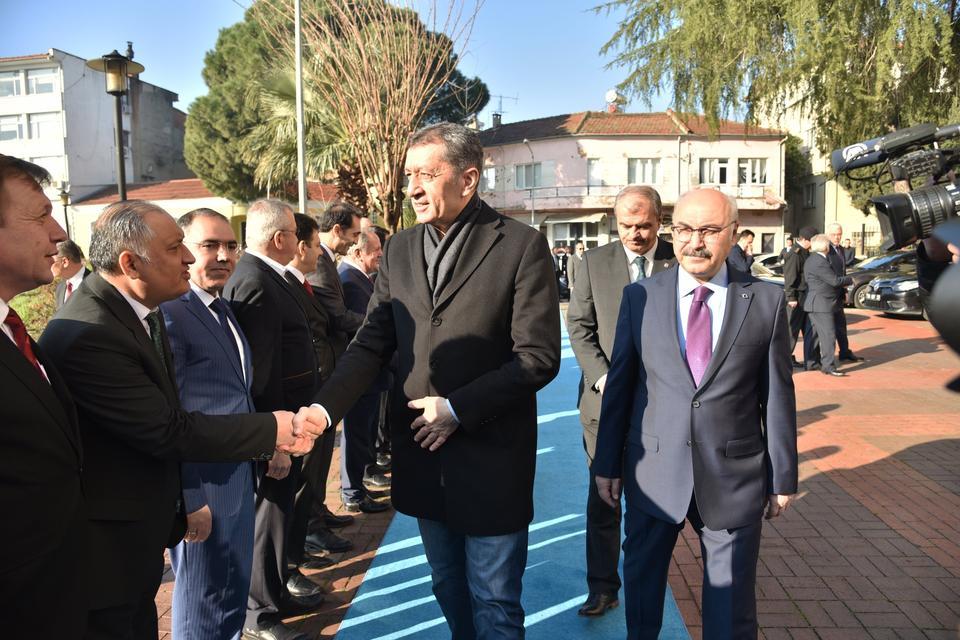 Milli Eğitim Bakanı Ziya Selçuk, Aydın Valisi Yavuz Selim Köşger’i ziyaret etti.