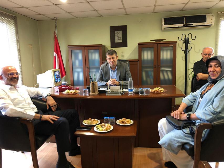AK Parti Efeler İlçe Başkanı Hüsnü Elbir, AK Parti Efeler İlçe Kadın Kolları Başkanı Hümeyra Ege ve yönetim kurulu üyeleri, Aydın Demirciler Odası’na ziyaret etti.