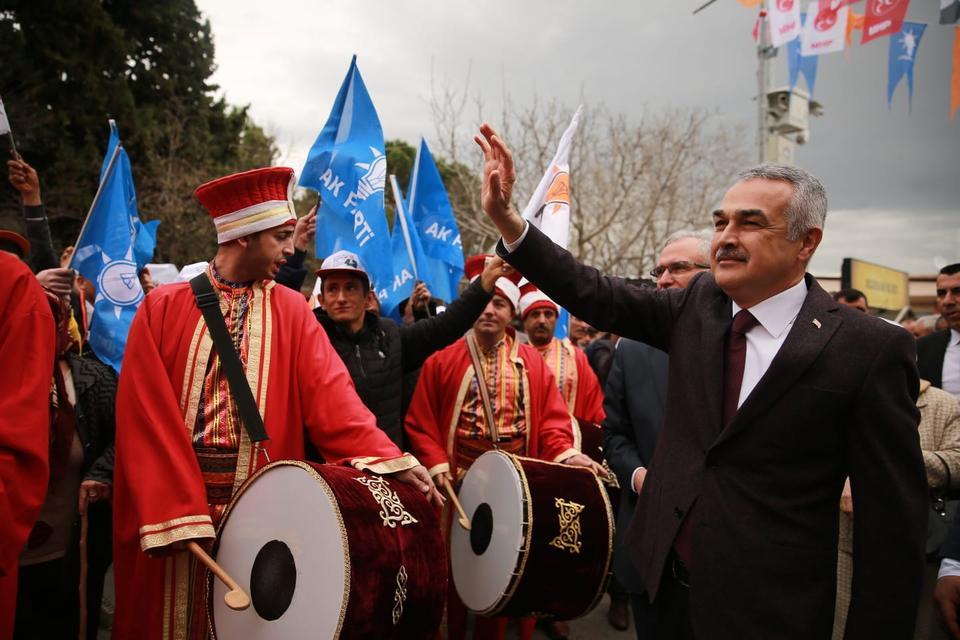 AK Parti Aydın Milletvekili Mustafa Savaş, Pazartesi günü gerçekleşecek AK Parti Aydın  7. Olağan İl Kongresi’ne tüm Aydınlıları davet etti.