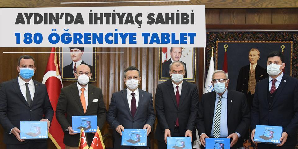Türkiye Odalar ve Borsalar Birliğince ihtiyaç sahibi öğrenciler için gönderilen 180 tablet, Aydın'da İl Milli Eğitim Müdürlüğüne teslim edildi. ( Aydın Valiliği - Anadolu Ajansı )