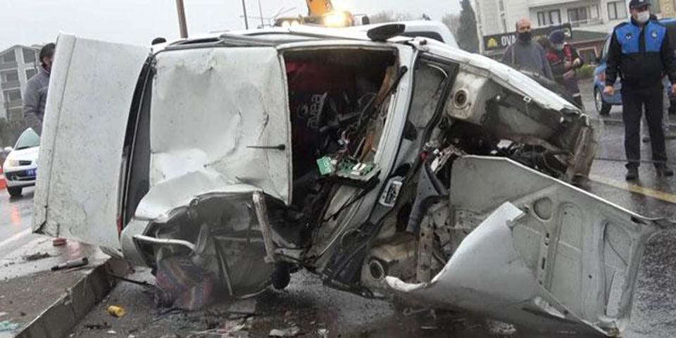Yalova’da yağmur nedeniyle kayganlaşan yolda 6 aracın karıştığı zincirleme kazada 1 kişi hayatını kaybetti, 10 kişi yaralandı.