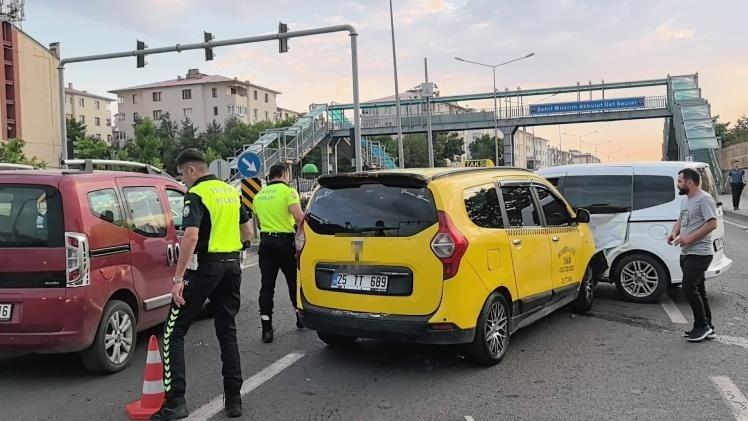 Zincirleme trafik kazası: 3 yaralı