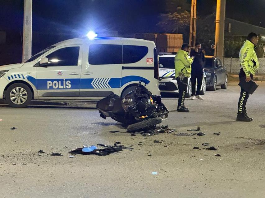 Motosiklet ile otomobil çarpıştı: 2 yaralı