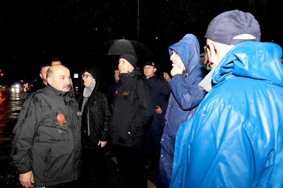 Bakan Yerlikaya deprem bölgesinde
