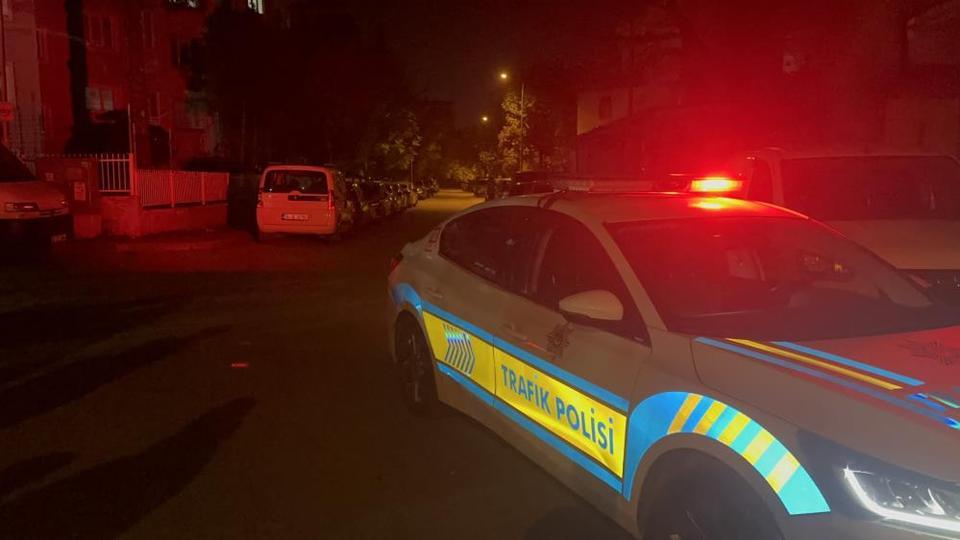 "Dur" ihtarına uymayan sürücü 5 kilometre kaçtı: 3 araca ve duvara çarptı