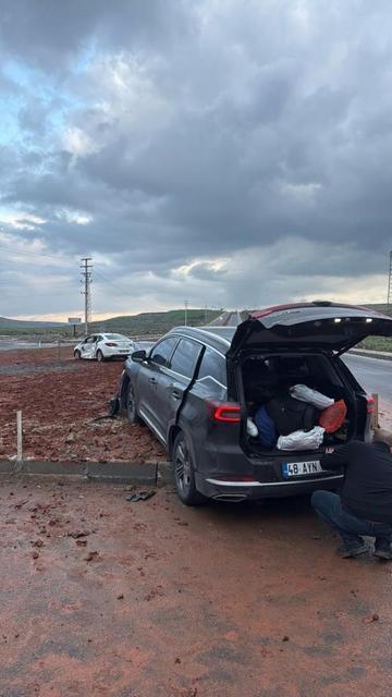 İki otomobil çarpıştı: 8 yaralı