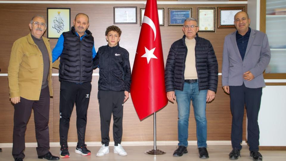 Milli futbolcudan Başkan Güler'e ziyaret