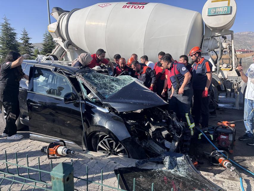 Trafikte can pazarı yaşandı: Anne ve kızları ağır yaralandı