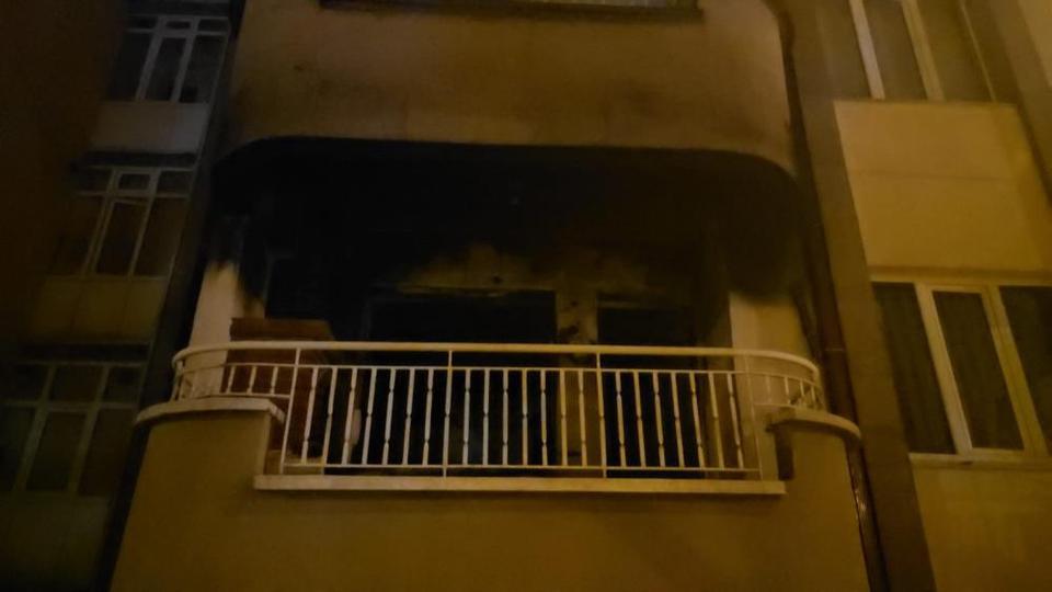 Apartman yangını korkuttu: 1 kişi hayatını kaybetti, 2 kişi yaralandı