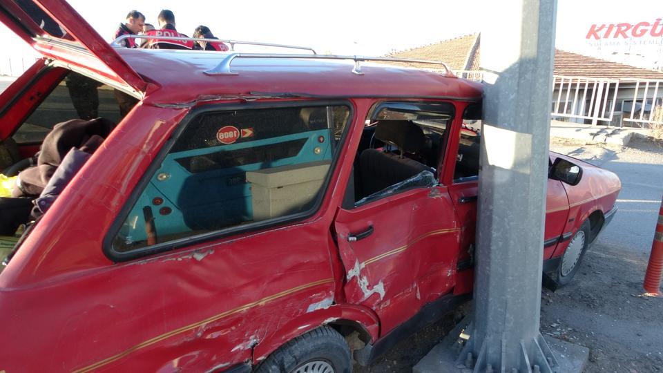 Polisin "dur" ihtarına uymadı, kaçarken kaza yaptı