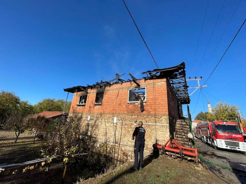 2 katlı evde yangın paniği