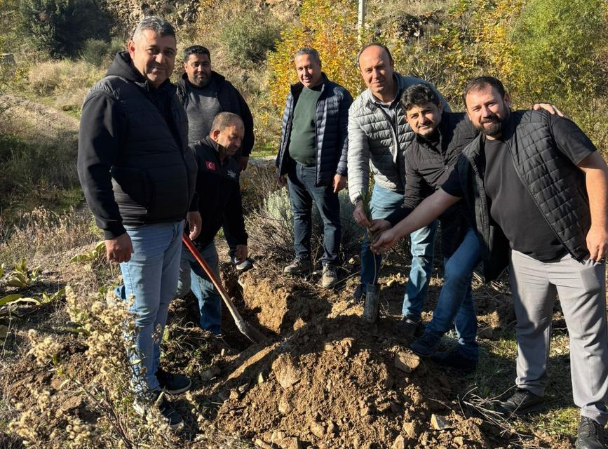 İsabeyli’de öğrenciler ve vatandaşlar geleceği yeşertti