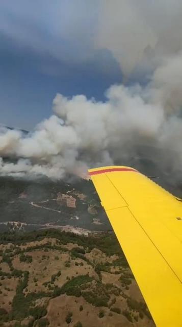 Orman dışı alanda yangın: 6 uçak, 6 helikopter ve 45 arazöz ile yoğun müdahale