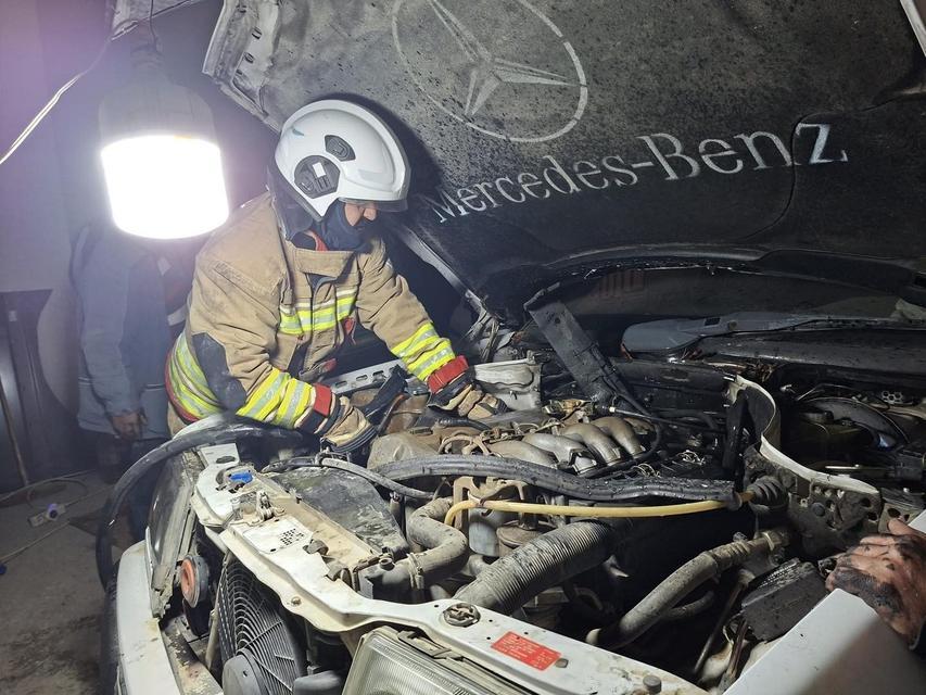 Park halindeki otomobil yandı