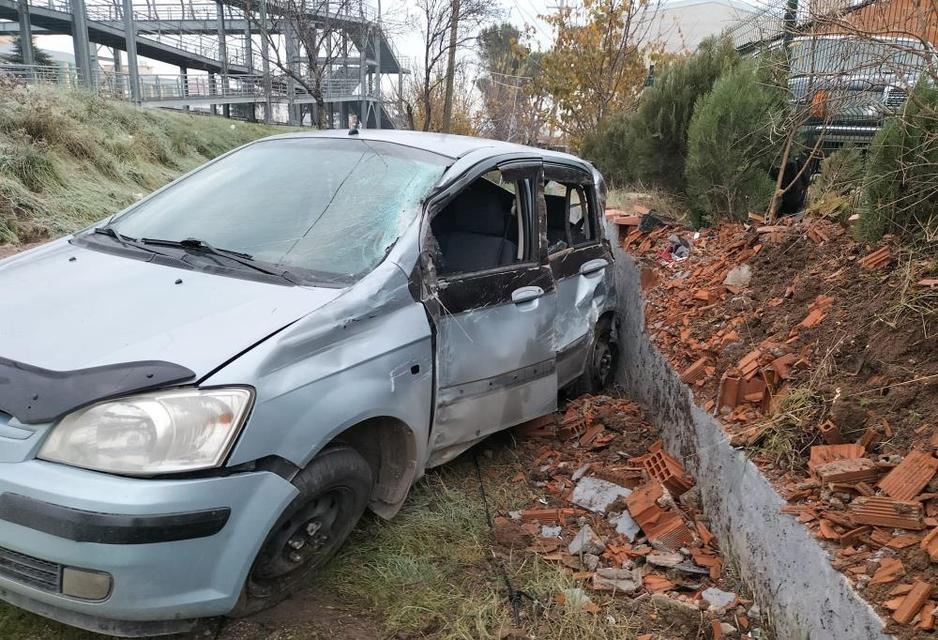 Otomobil şarampole uçtu; 1 yaralı