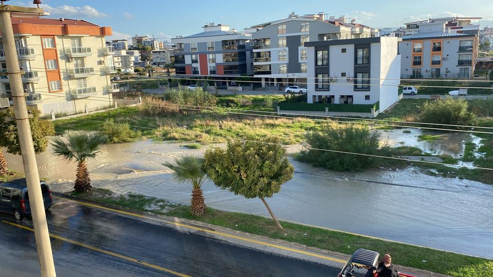 Batı Çevre bulvarı sular altında kaldı