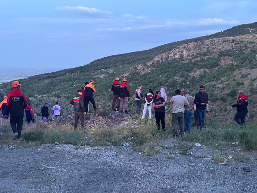 KONYALI KAYIP ÖĞRETMEN UÇURUMDA ÖLÜ BULUNDU