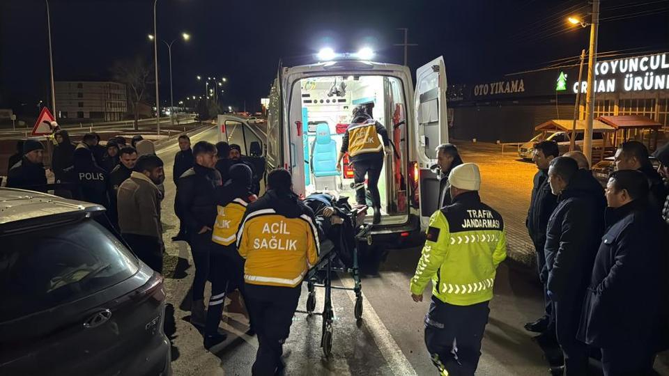 Feci kaza: Tır ve otomobil çarpıştı, 7 yaralı!