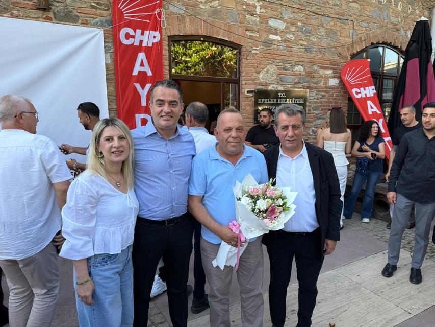 Başkan Arıcı, elinde çiçek buketiyle Özel’in doğum gününü kutladı