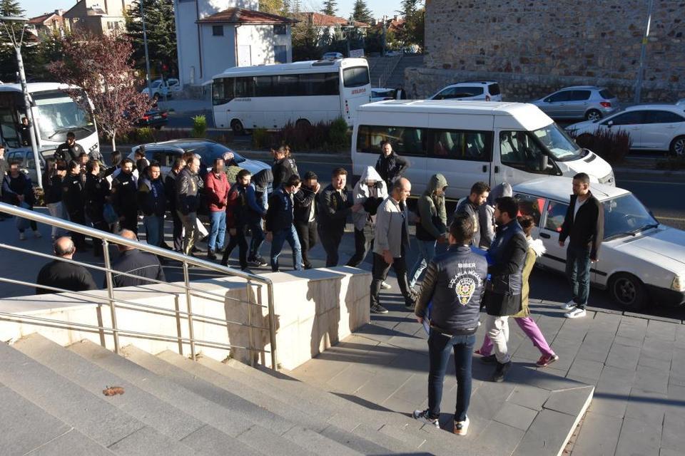 Öğretmen olmak için geldi çete lideri olup tutuklandı