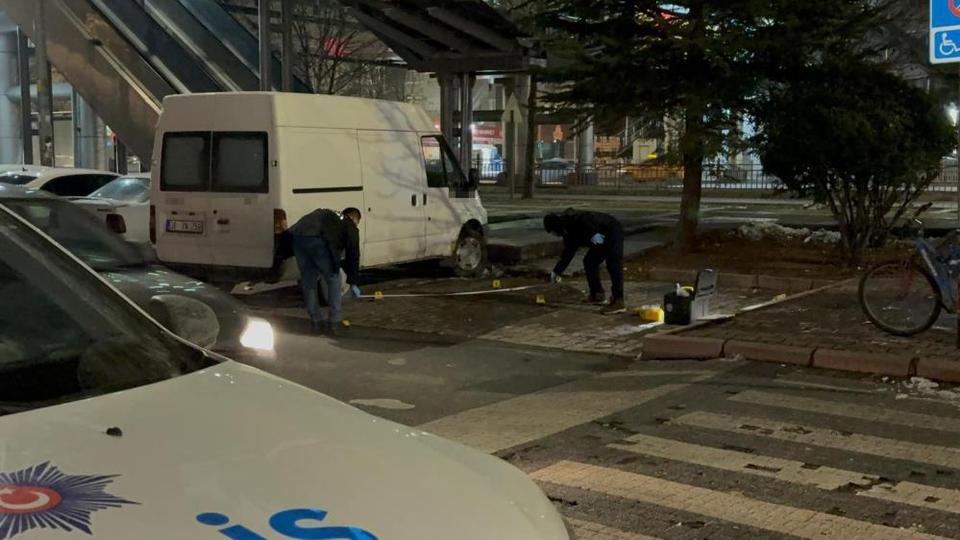 Yolda karşılaştı, kıyafet tartışması bıçaklı saldırıya dönüştü: 3 kardeş yaralı