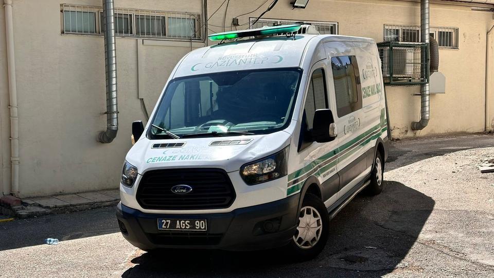 KAHVEHANEDE OTURURKEN RASTGELE SIKILAN KURŞUNLARIN HEDEFİ OLAN ADAM HAYATINI KAYBETTİ
