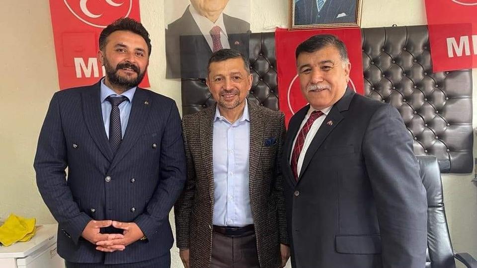 MHP Kütahya Milletvekili Ahmet Erbaş, Emet ilçesindeki seçim çalışmalarına bizzat katılıp, önemli destekler verdi. (Ortada)