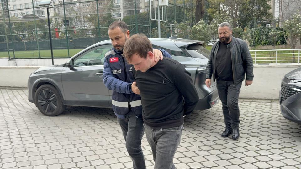 Üvey oğlunu bıçaklayarak öldürdü