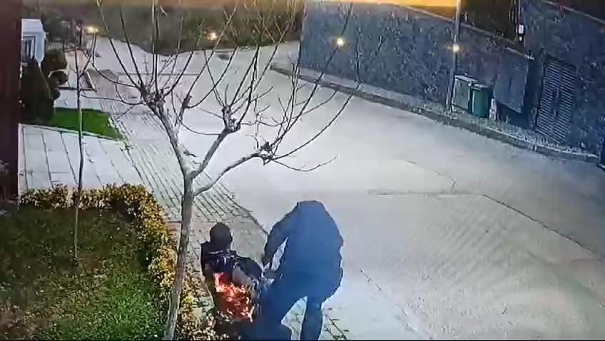 Bursa'da Uludağ'ın eteklerindeki İnkaya Mahallesi'nde bir villada yangın ve patlama yaşandı. Bir kişi hayatını kaybederken, villada bahçıvanlık yapan bir kişi ağır yaralandı.