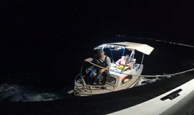 Didim açıklarında motoru arızalanan tekne sürüklendi