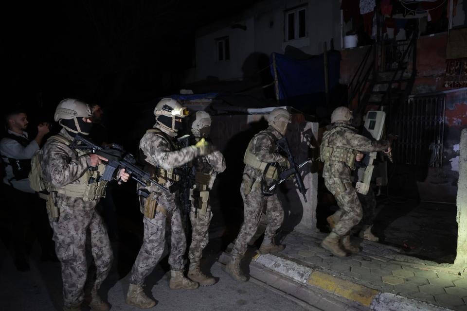 Aydın'da şafak operasyonu