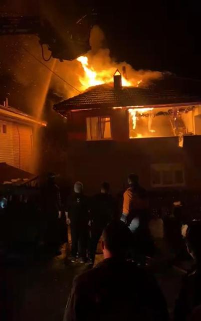 İki katlı evde korkutan yangın