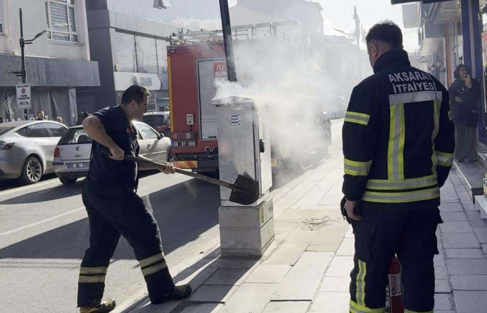 Elektrik panosundaki yangın paniğe neden oldu