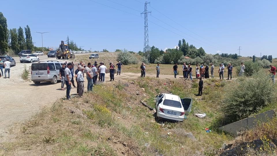3 GÜN ÖNCE YETKİLİLERE SESLENMİŞLERDİ AYNI YERDE YİNE KAZA OLDU 6 KİŞİ YARALANDI