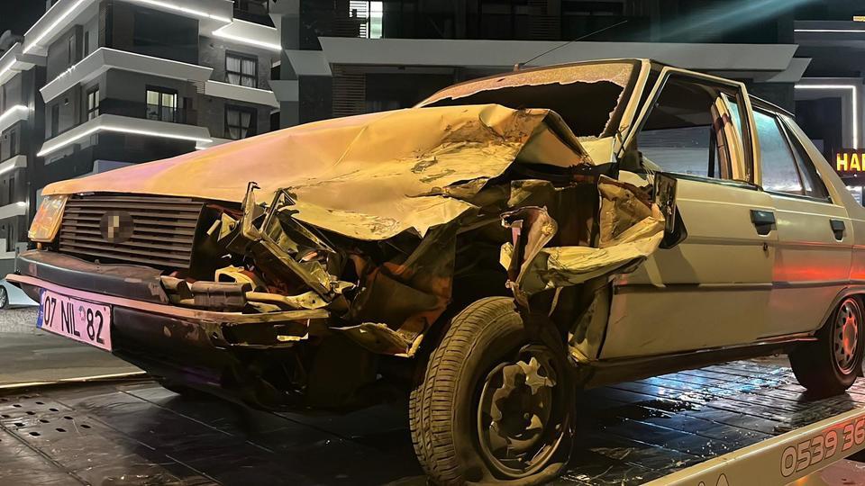 İki aracın çarpıştığı kazada 2 kişi yaralandı