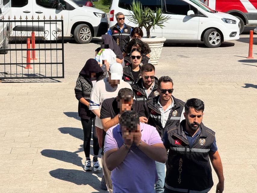 Fuhuş operasyonunda 6 gözaltı! Şebekenin gizli iletişim yöntemi ortaya çıktı